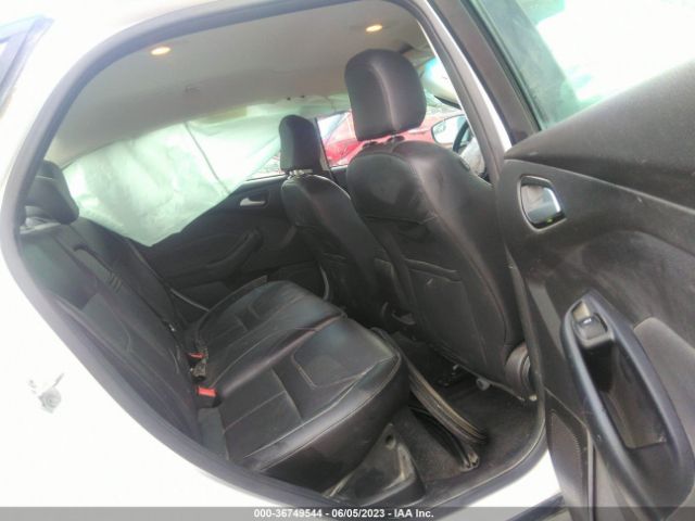 1FADP3F22FL300031 Ford FOCUS SE