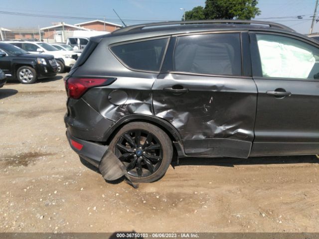 1FMCU0GD1KUB29429 Ford ESCAPE SE