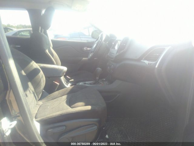 1C4PJMCB8KD453570 Jeep Cherokee Latitude