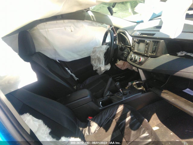 Toyota RAV4 LE 2016 JTMZFREV9GJ083270 Image 6