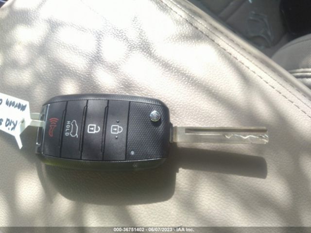 5XYPG4A3XLG665335 KIA SORENTO LX