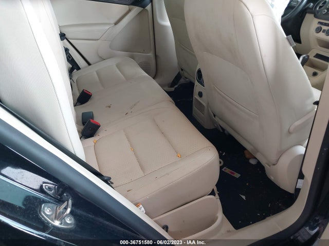 WVGAV7AX7FW506324 Volkswagen TIGUAN SE