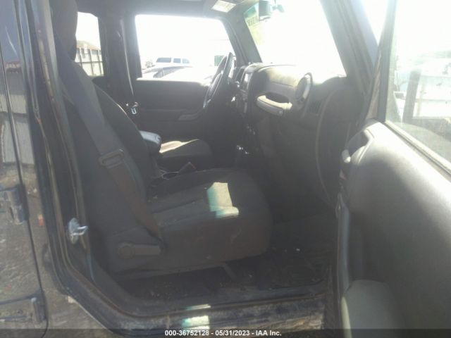 1C4BJWDG2GL263017 Jeep Wrangler Unlimited Sport