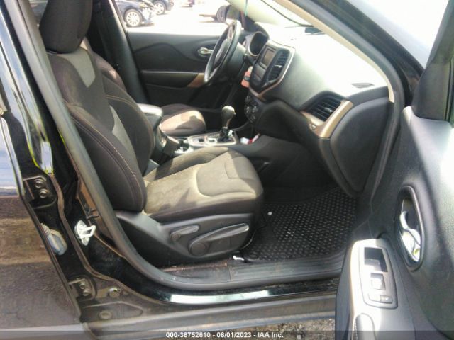 1C4PJLAB8HW610380 Jeep Cherokee Sport