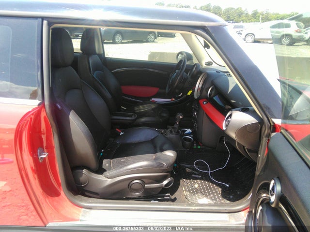 2011 MINI COOPER HARDTOP S VIN: WMWSV3C52BTY14975