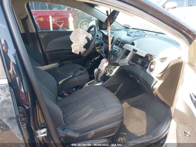 Chevrolet SONIC LT 2015 1G1JC5SHXF4147688 Image 6
