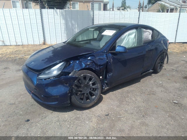 Tesla Model Y Long Range 2023 7SAYGAEE7PF640360 Image 2