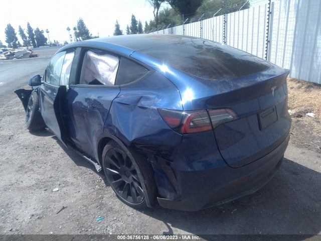 Tesla Model Y Long Range 2023 7SAYGAEE7PF640360 Image 3