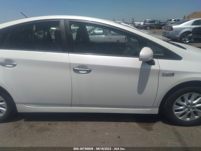 Toyota PRIUS PLUG-IN 2014 JTDKN3DP7E3052203 Image 13