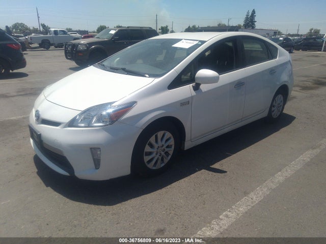 Toyota PRIUS PLUG-IN 2014 JTDKN3DP7E3052203 Image 2
