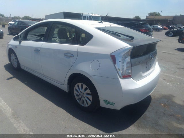 Toyota PRIUS PLUG-IN 2014 JTDKN3DP7E3052203 Image 3