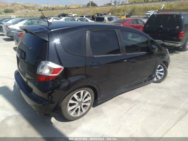 2013 HONDA FIT SPORT VIN: JHMGE8H57DC072833