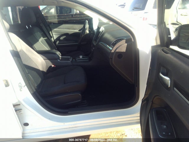 2C3CCAAG0KH760826 Chrysler 300 Touring