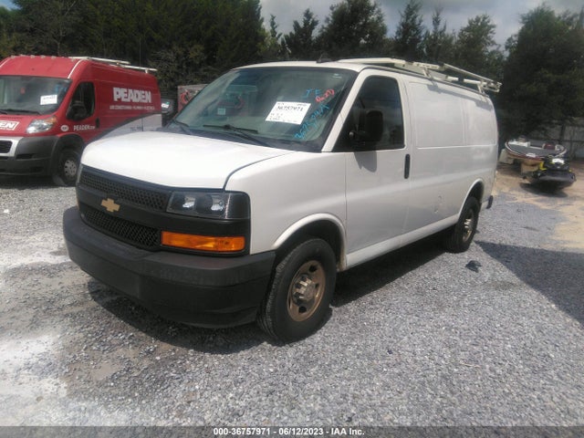 Chevrolet EXPRESS CARGO VAN 2018 1GCWGAFP9J1308053 Image 2