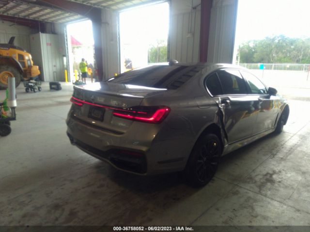 WBA7T2C02NCH36926 BMW 7 Series 740i
