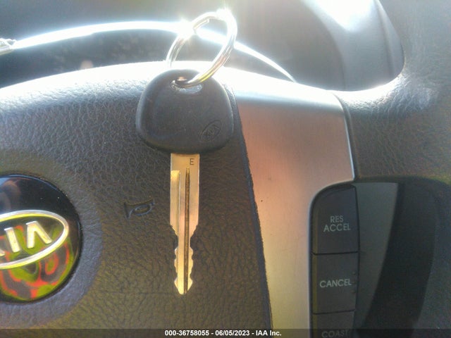 2006 KIA SORENTO LX VIN: KNDJC733265573228
