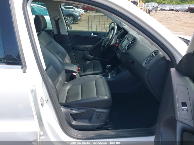 WVGSV7AXXHK013297 Volkswagen Tiguan Wolfsburg Edition