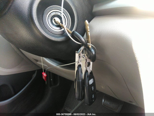 2017 HYUNDAI ELANTRA SE VIN: 5NPD84LF5HH132395