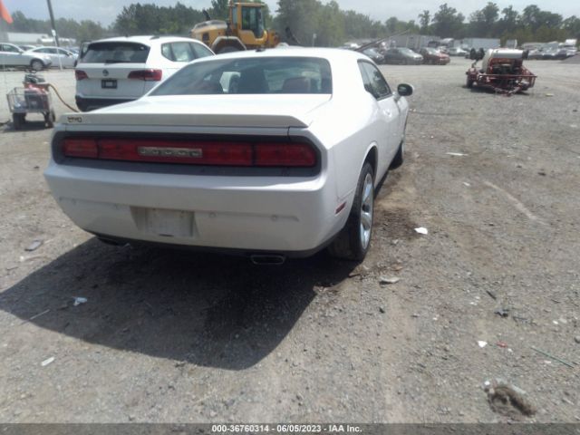 2C3CDYAG2EH177085 Dodge Challenger Sxt Plus