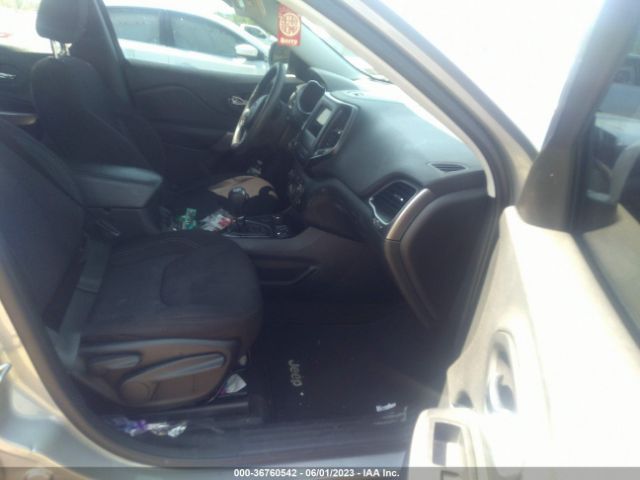 1C4PJMCB1KD211946 Jeep Cherokee Latitude