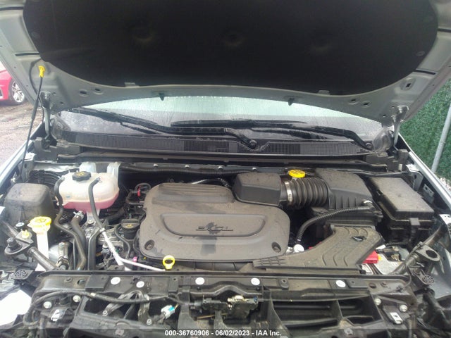 2C4RC1CG0NR230020 Chrysler Voyager Lx