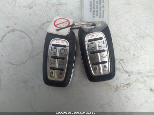 2C4RC1CG0NR230020 Chrysler Voyager Lx