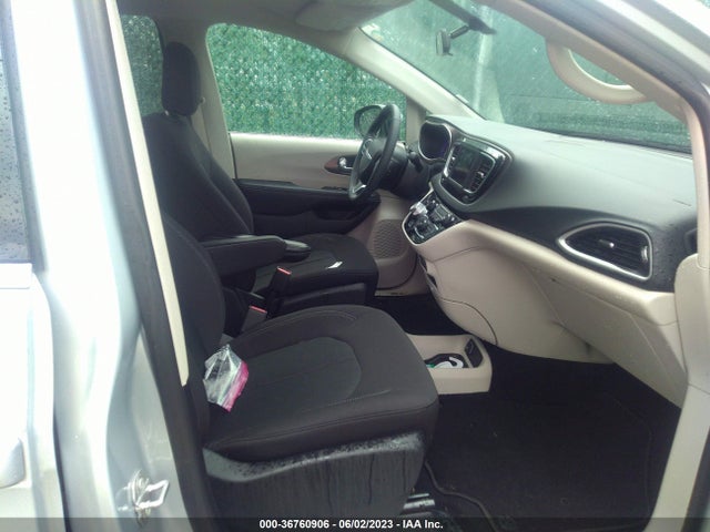 2C4RC1CG0NR230020 Chrysler Voyager Lx