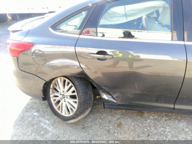 1FADP3J28JL249893 Ford Focus Titanium