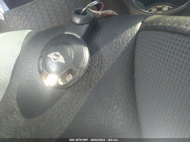 2010 MINI COOPER HARDTOP S VIN: WMWMF7C54ATZ70138