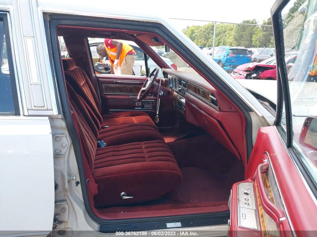 1984 LINCOLN TOWN CAR VIN: 1LNBP96F7EY698745