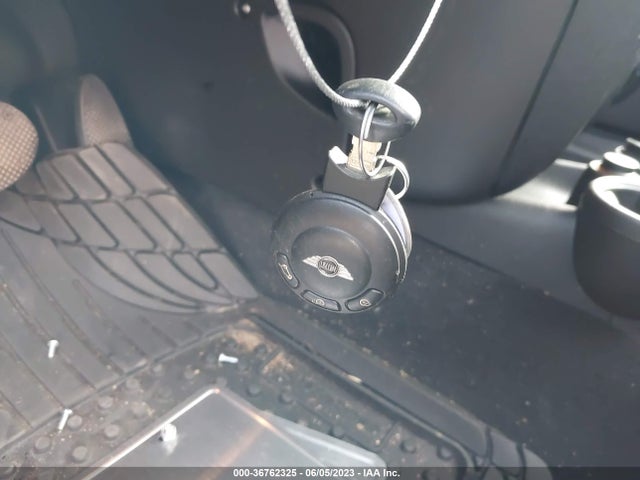 2010 MINI COOPER HARDTOP WMWMF3C51ATZ64838 Photo 10