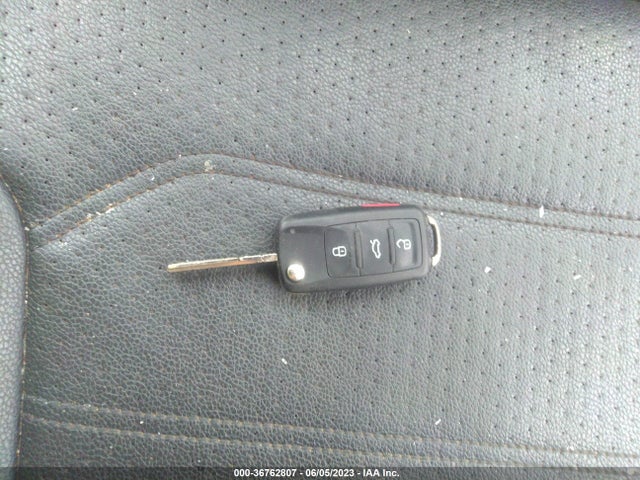 1VWBS7A36FC056873 Volkswagen Passat 1.8t Se