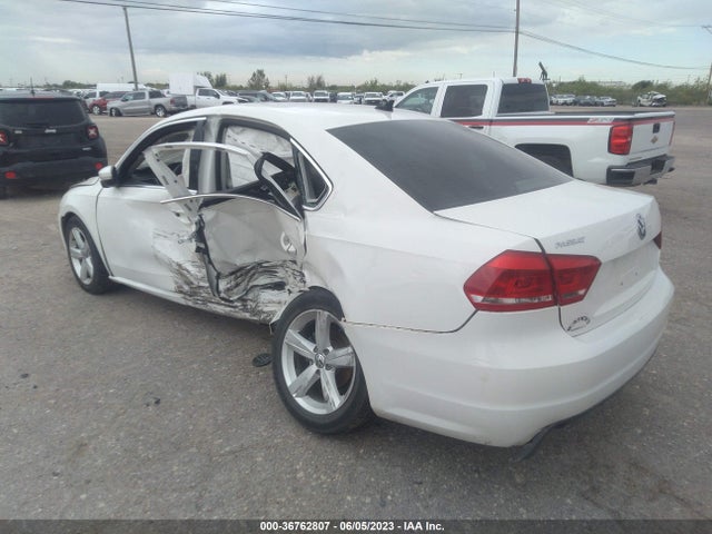 1VWBS7A36FC056873 Volkswagen Passat 1.8t Se