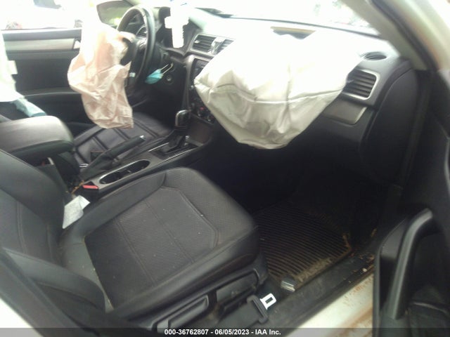 1VWBS7A36FC056873 Volkswagen Passat 1.8t Se