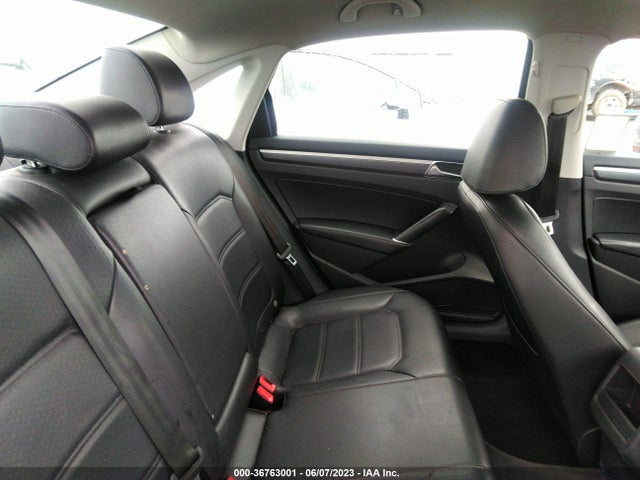1VWDT7A32HC041943 Volkswagen Passat R-line W/comfort Pkg