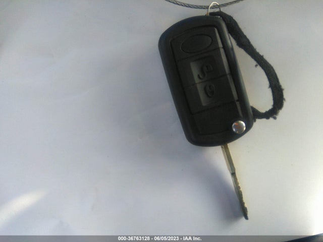 2005 LAND ROVER LR3 SE VIN: SALAE25485A328872