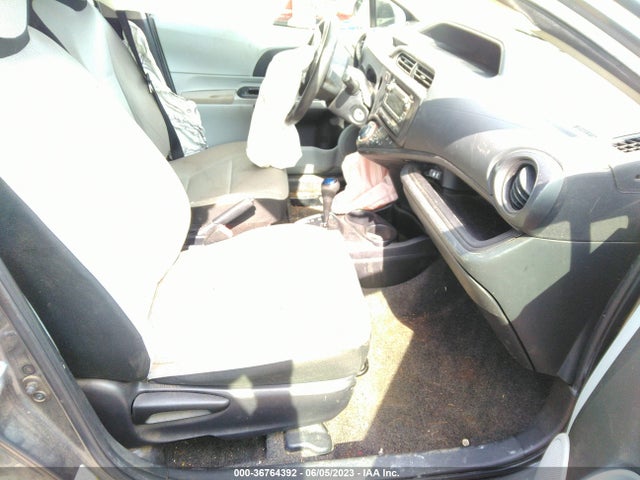 Toyota Prius C One/three/two/four 2014 JTDKDTB38E1566012 Image 5