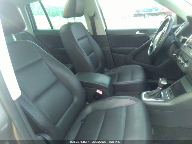 2010 VOLKSWAGEN TIGUAN WOLFSBURG VIN: WVGAV7AX9AW002379