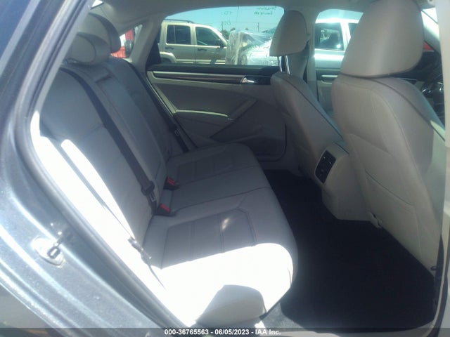1VWBT7A39HC077961 Volkswagen Passat 1.8t Se