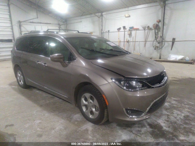 2018 2C4RC1L76JR183702 main image