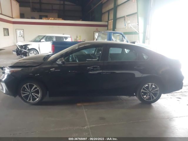 3KPF24AD1NE450395 KIA Forte Lxs