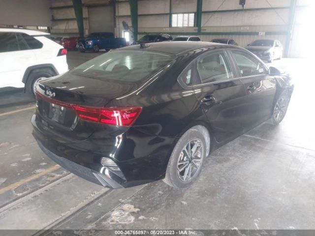 3KPF24AD1NE450395 KIA Forte Lxs