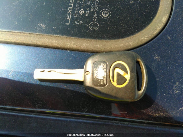 2002 LEXUS ES 300 VIN: JTHBF30G820081031