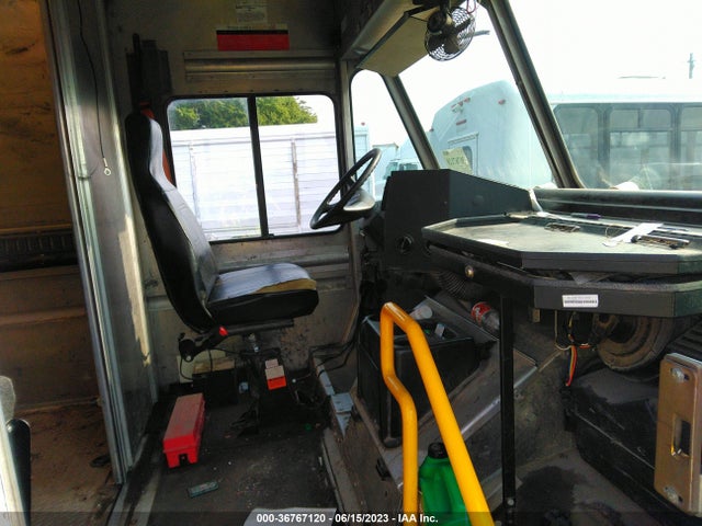 2014 Freightliner MT 55G FRONT GASOLINE ENGINE WALK IN VAN CHASSIS, VIN: 4UZAC3DV3ECFW4491