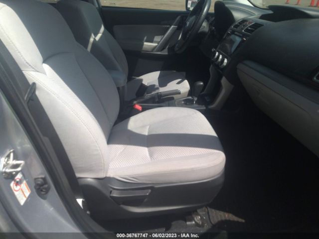 JF2SJAGC0JH472747 Subaru Forester Premium
