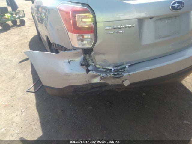 JF2SJAGC0JH472747 Subaru Forester Premium