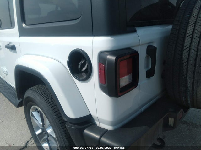 1C4HJXEN3MW591988 Jeep Wrangler Unlimited Sahara