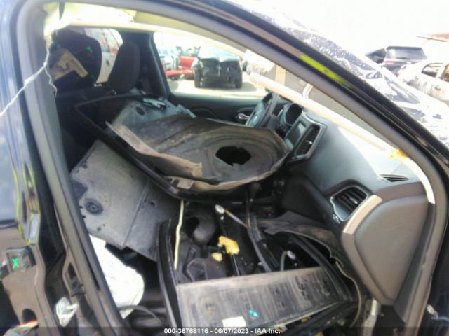 1C4PJLCB0KD164919 Jeep Cherokee Latitude