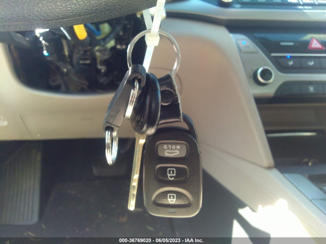 Hyundai ELANTRA SE 2017 5NPD84LF3HH009453 Image 3