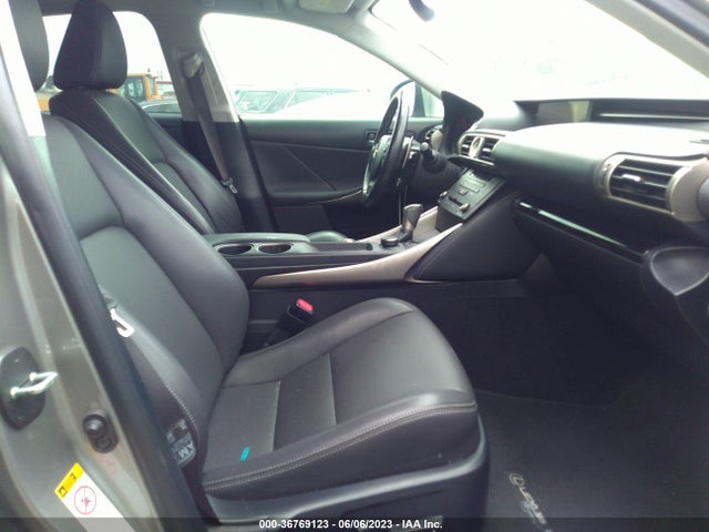 JTHBA1D2XG5028049 Lexus IS 200T
